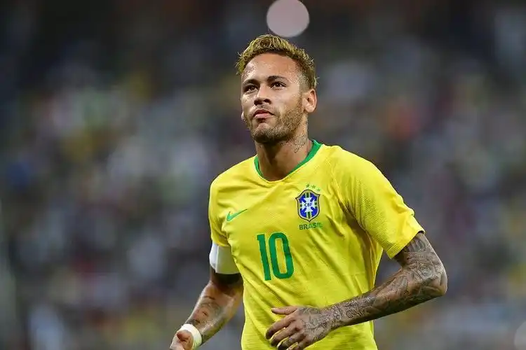 出生于英国 出生于英国